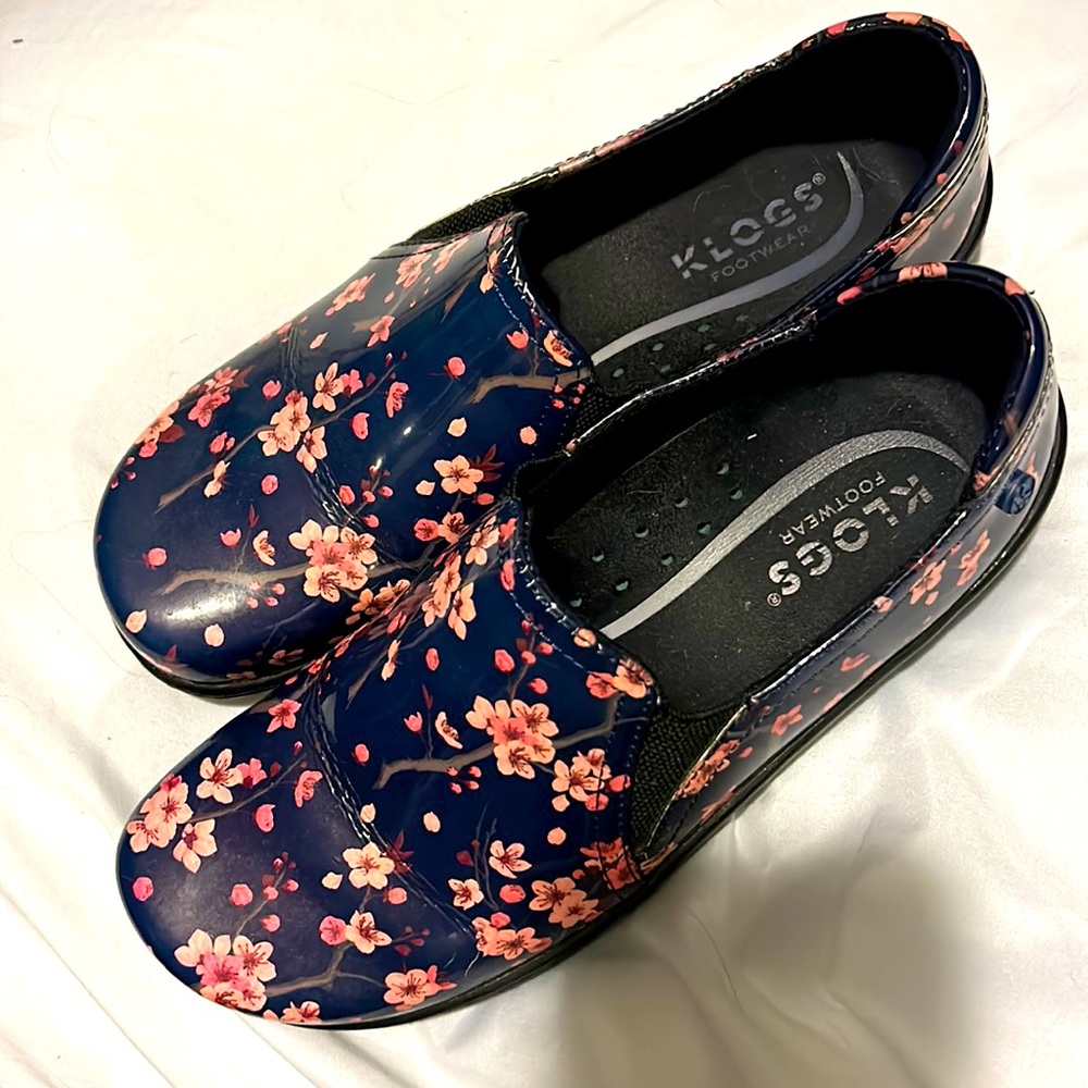 Klogs size 8
